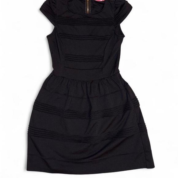 Elle Dresses & Skirts - Black Mini Dress